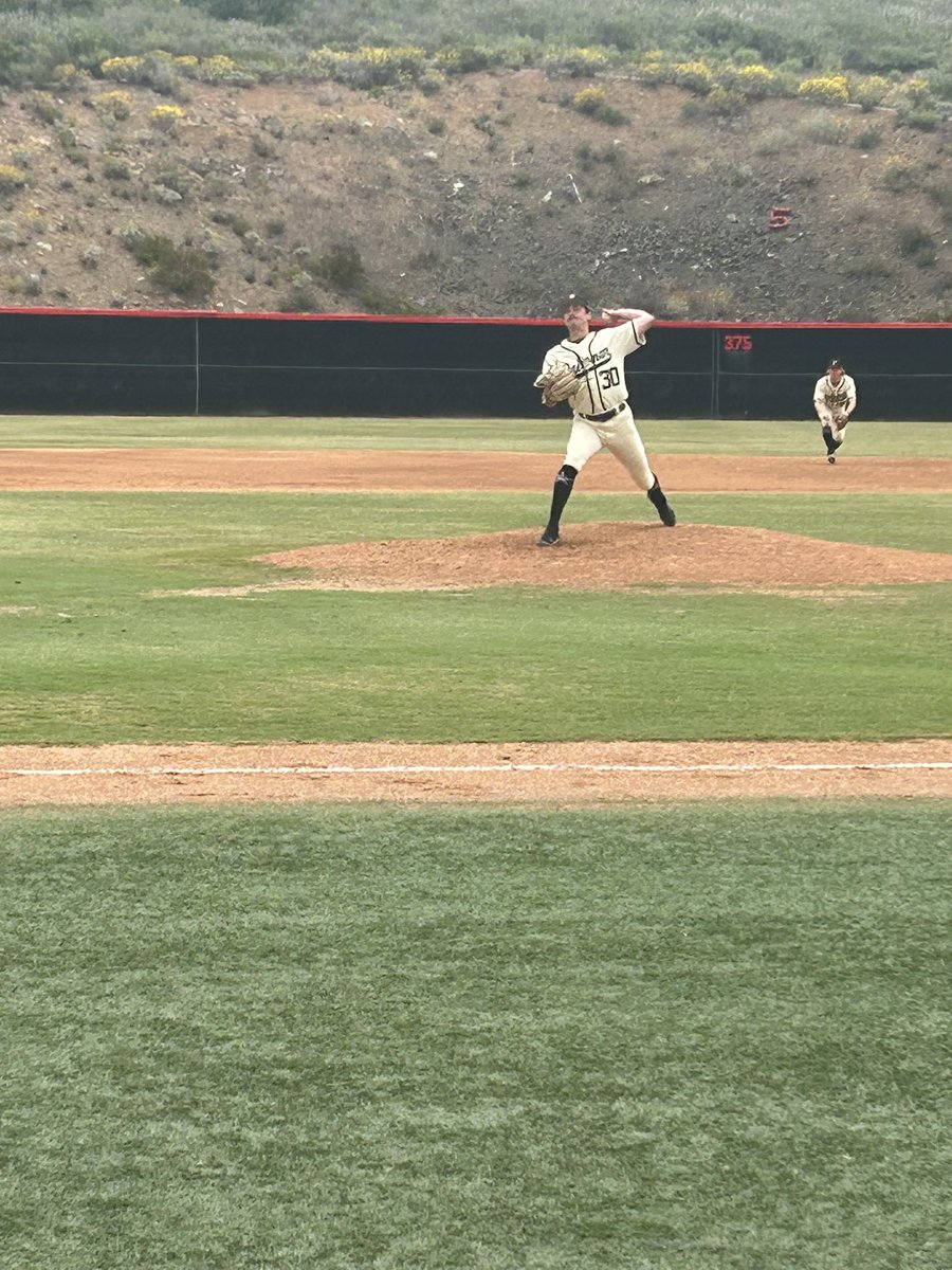 Ryan Herrod class of 23 and former all league QB getting it done for Palomar. Gets the win in the first round of the CCCAA playoffs. 3 hits and no runs over 6 innings @RyanHerrod @palomarcomets @PalomarBaseball