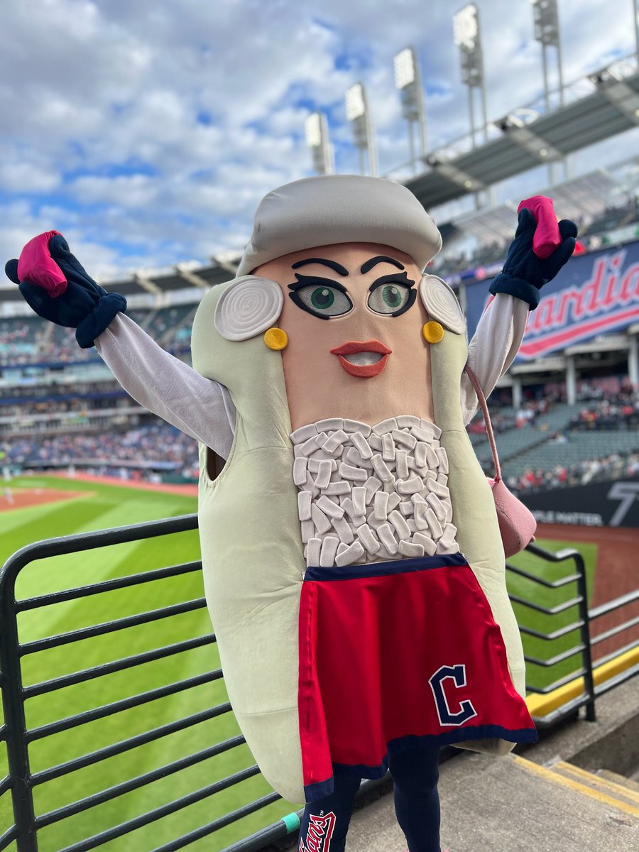 therealjoshf's tweet photo. @CleHotDogs My queen. https://t.co/4wUNJ2BfDg