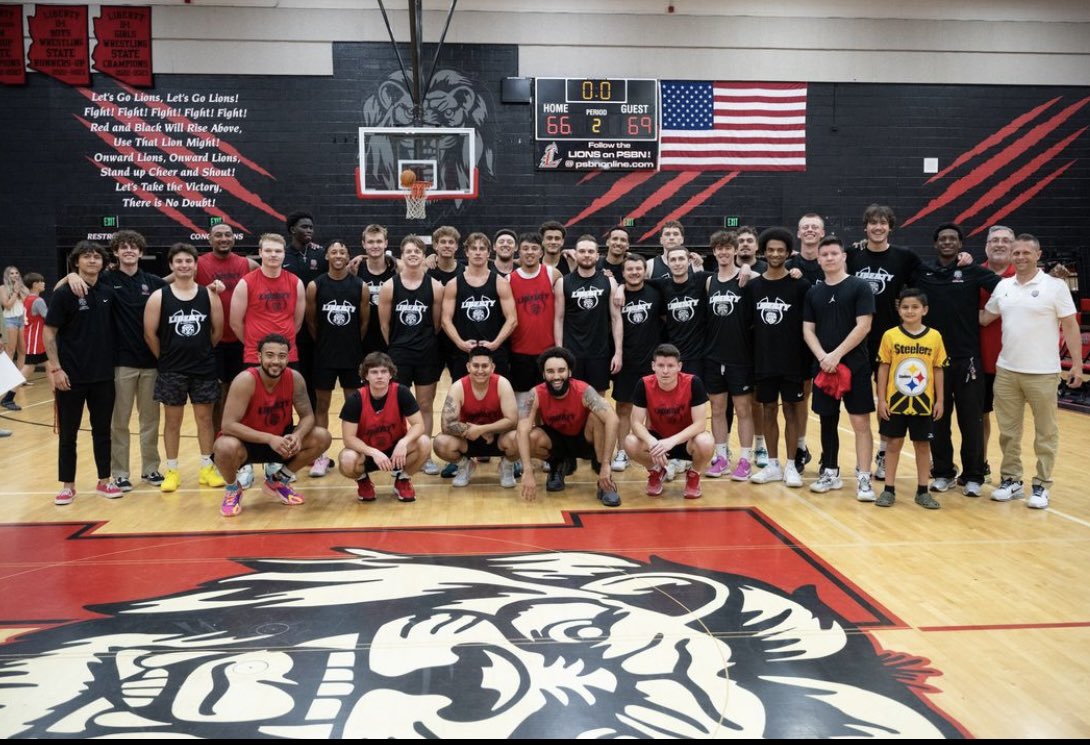 Pictures from the @LibertyLionsMBB 2024 Alumni Game are available for complimentary download!

picture-lady.com/sports-action1

#Toughness #WeAreLiberty #PictureLady