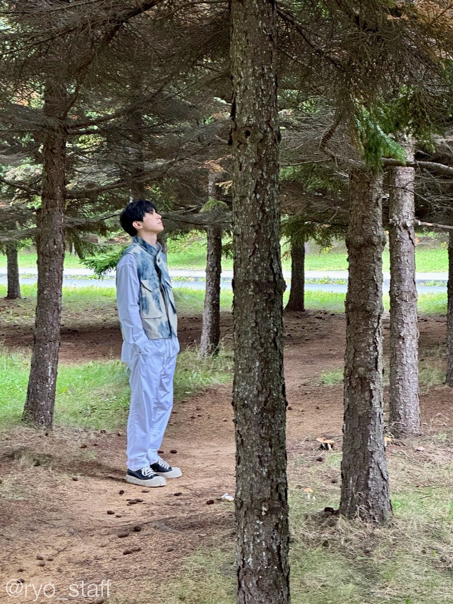 ryo_staff's tweet photo. 写真集 #Profile 発売を記念して、hmvmuseumにて
#吉沢亮_写真展_2024 を開催🖼️✨6月15日から、吉沢がよくジンギスカンを食べる札幌、辛いヌードルを食べる名古屋、串カツを食べる大阪、そして生まれ故郷の東京にてスタートします‼️是非いらしてください😊
モエレ沼off shot📸
https://t.co/zg4UthazYt https://t.co/U7uhQeXWZF