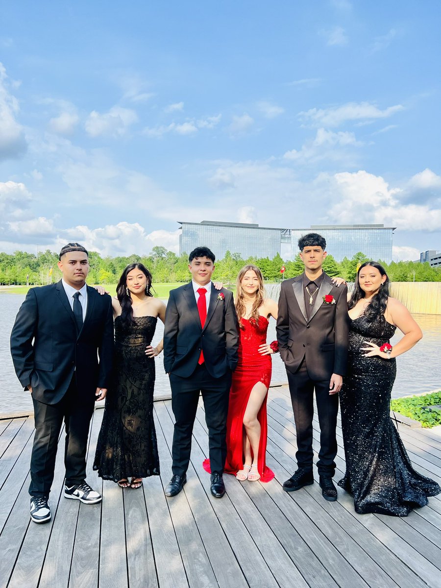 Lizeth_Perez23's tweet photo. Looking great!!! Prom 2024 @Nevaaehh30 @4marcosss @HumbleFutbol @humblewildcatbb @HumbleISD_HHS @latinstyle281 https://t.co/PIjIJ15uwR