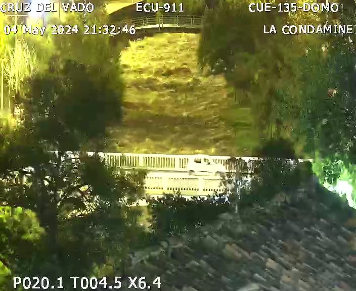 🚨#ECU911Reporta, se monitorea los ríos de #Cuenca, al momento se registra el caudal alto. 
Evite acercarse a las orillas.

📸#VideovigilanciaECU911
