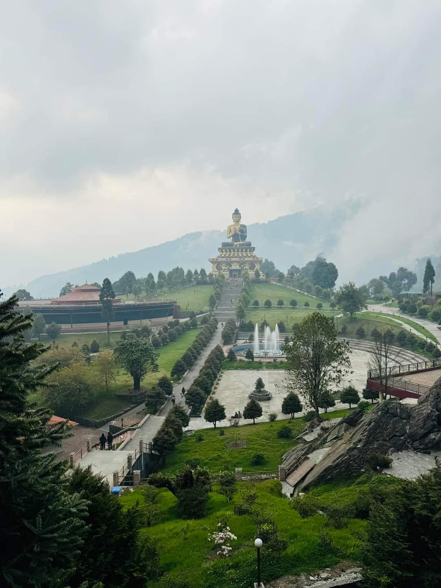 𝗙𝘂𝗹𝗹 𝗼𝗳 𝘁𝗿𝗮𝗻𝗾𝘂𝗶𝗹𝗶𝘁𝘆... #GoodMorning 🌄🍀🐦 #Pals 💕 Wish you a marvellous #Sunday Warm regards🌲🌹🙏 #IncredibleIndia 🇮🇳- The beautiful Buddha Park, Ravangla, #Sikkim, the first fully organic Indian state...