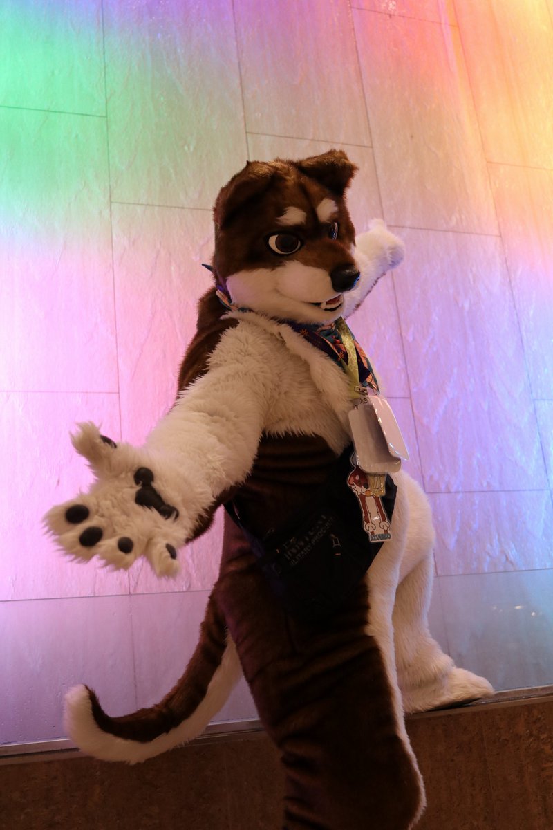 Enviro 💚FE (@envirohoosk) on Twitter photo Last big photo of the night because battery is low but such a great time tonight at <a href="/RoyalCityFurs/">RoyalCityFurries</a> .
My favourite shot of the night of a pardus.
" Come with me, to the water feature!" Last big photo of the night because battery is low but such a great time tonight at <a href="/RoyalCityFurs/">RoyalCityFurries</a> .
My favourite shot of the night of a pardus.
" Come with me, to the water feature!"