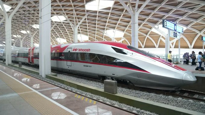 PT Kereta Api Cepat (Persero/KAI) bakal terganggu karena harus menanggung utang proyek Kereta Cepat Jakarta-Bandung (KCJB) yang sekarang bernama kereta Whoosh...

"Belum 3 Bulan Terima Duit Utangan CDB, KAI Akui Berat Bayar Cicilan Proyek Kereta Whoosh"

inilah.com/belum-3-bulan-…