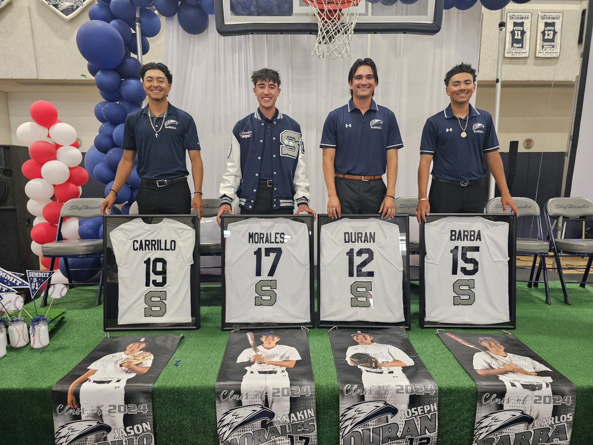 Celebrating our Seniors, JD Carrillo, Anakin Morales, Jojo Duran & Carlos Barba at our banquet today. Amazing help & support from our coaches and parents to put on this event. Best part is, we got another game to look forward to! #jobsnotdone #stirthepot #vibes @SummitSkyHawks
