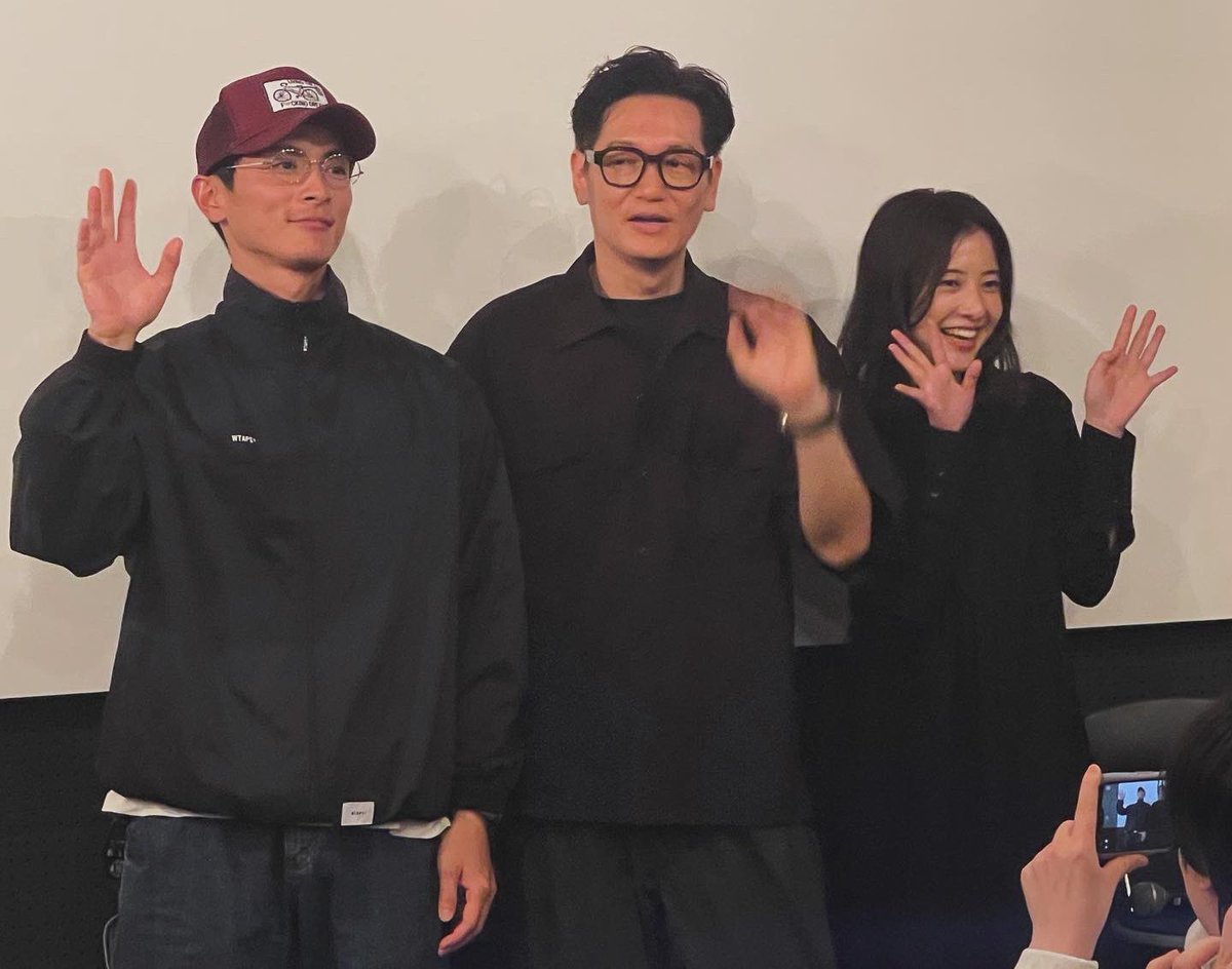 el_arata_nest's tweet photo. 5.4 TOLLYWOOD★★ MAGIC
井上淳一監督作品
【青春ジャック 止められるか、俺たちを2】
上映後のアフタートークのゲストＸは
俳優の吉高由里子さんと高良健吾くんを招きました

映画【蛇にピアス】から16年来の戦友
3人だから語らえることがあります
青春ジャックにちなんで互いの青い頃のエピソード
『アルファベットのARATAはヤバかった』
恥ずかしすぎるやついただきました😂😂😂

大河ドラマ【光る君へ】撮影真っ只中の吉高座長
熊本のギャラリーで作品展開催中で自転車焼け真っ只中の健吾くん
駆けつけてくれてありがとうございました

青春ジャック止め俺2の楽しみ方が広がってゆきます
ぜひ映画館のスクリーンでご覧になって下さい

＠ystk_yrk 

@tomeore2 
@tollywooder