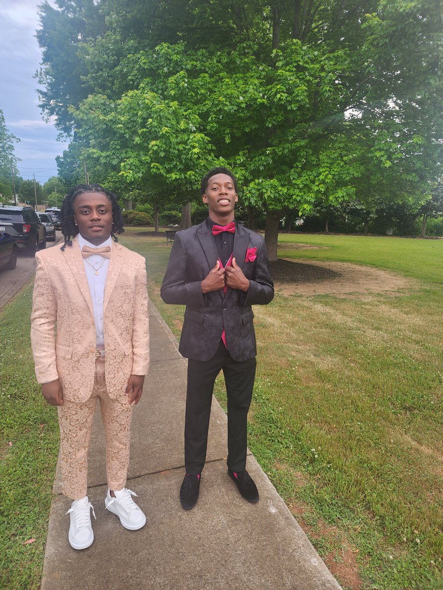 SSarratt's tweet photo. @ShedSarratt_ @Emazon7 @LadyAce08 @XavionJefferie3 @TateQuashon @Derrickjmartin0 @CaronFoster17 @GaffneyFootball Young men looked great https://t.co/B0hMF5HR7t