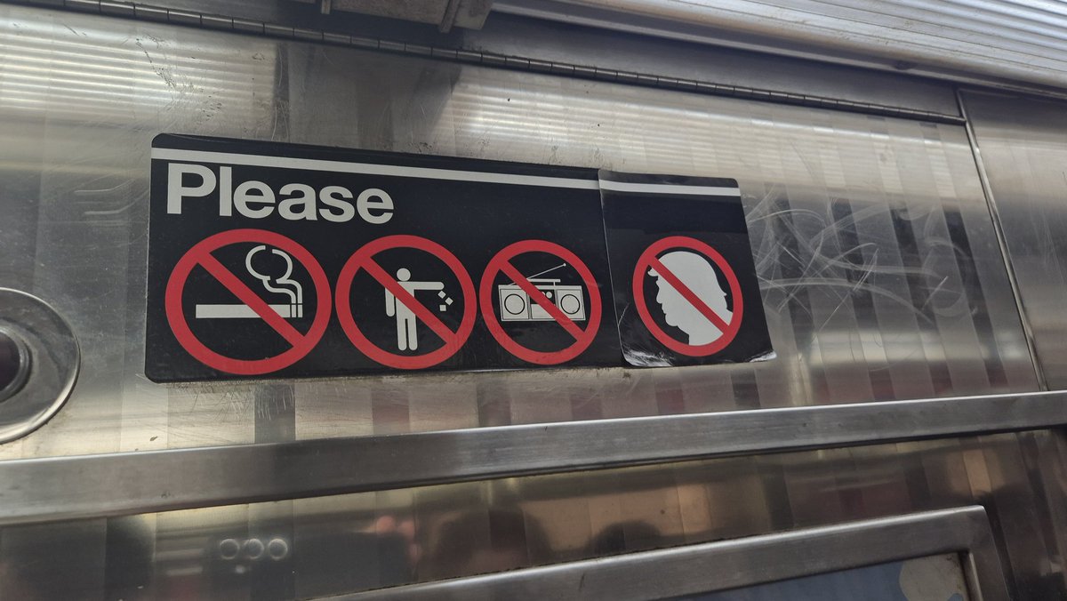 Je třeba konstatovat, že v newyorském metru mají smysl pro humor. @hospodarky