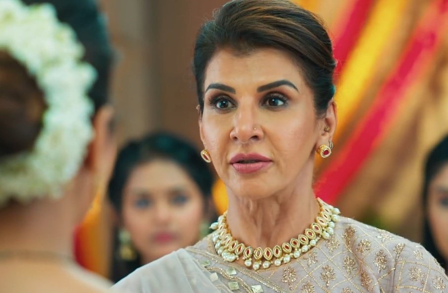 'Kaveri Poddar doesn't conform to the world's standards'
Such a lie! She does everything to maintain a facade in front of the world. As usual, #AnitaRaj delivered another outstanding performance today. 
#yrkkh