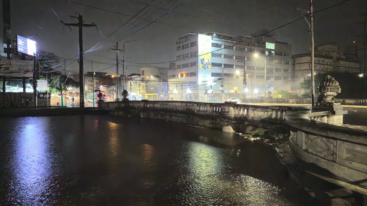 ⚠️ Porto Alegre: Arroio Dilúvio sobre a ponte da Azenha. 4/5/2024, 23:00.