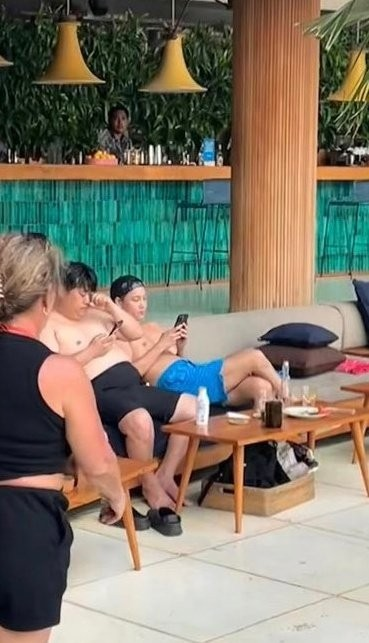 pannchoa's tweet image. EXO Kai seen in Bali while in his military leave
tinyurl.com/5n7ky9wu