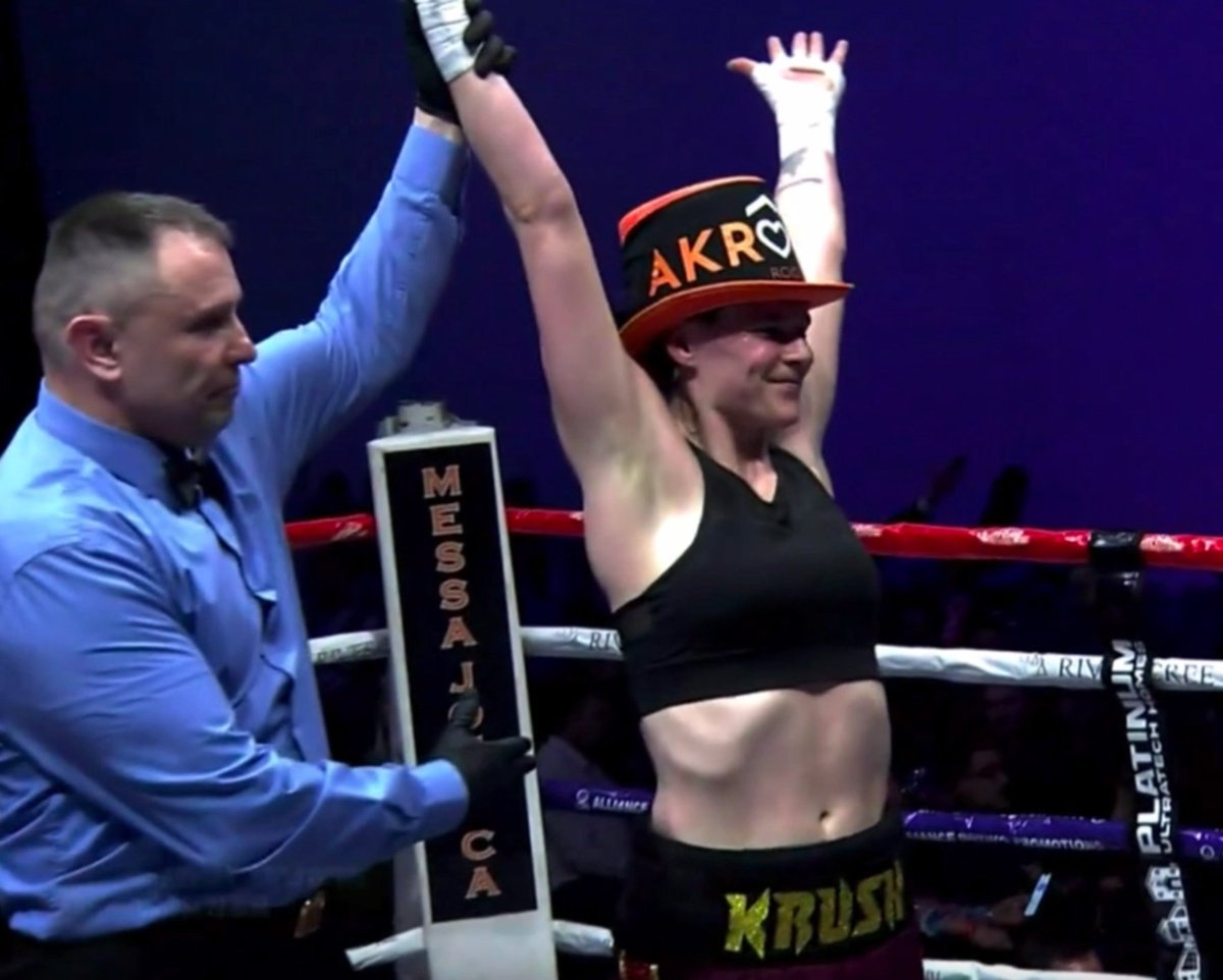 Kandi 'Krush' Wyatt (12-6) with the UD-6 win over Angelika Oles (2-12) in their welterweight bout from Edmonton, Alberta, Canada 🇨🇦. Official scores 60-54 x3