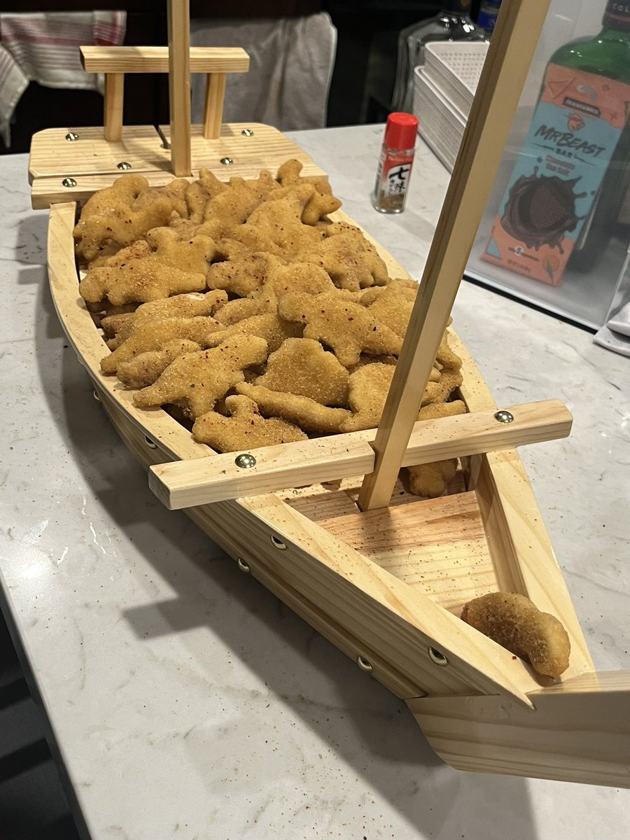 you haven’t lived until you’ve seen a whole boat full of dinosaur nuggies, complete with DINOSAUR CAPTAIN 😲🫡