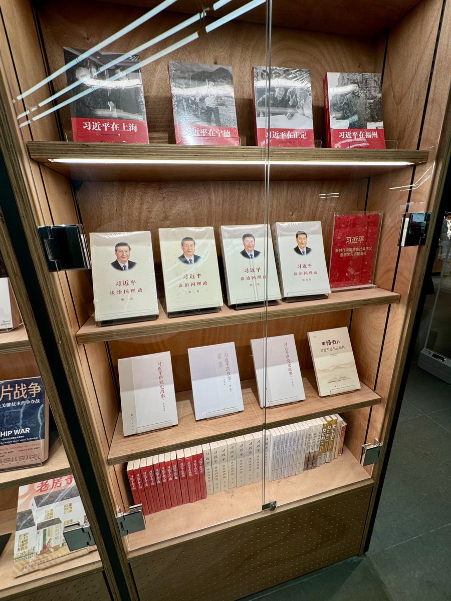 Digidea's tweet image. 昨天逛了新开的茑屋书店北京首店, 怎么说呢… 就挺抽象的