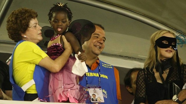 A Dilma assim: gente, peguei essa menina no colo!