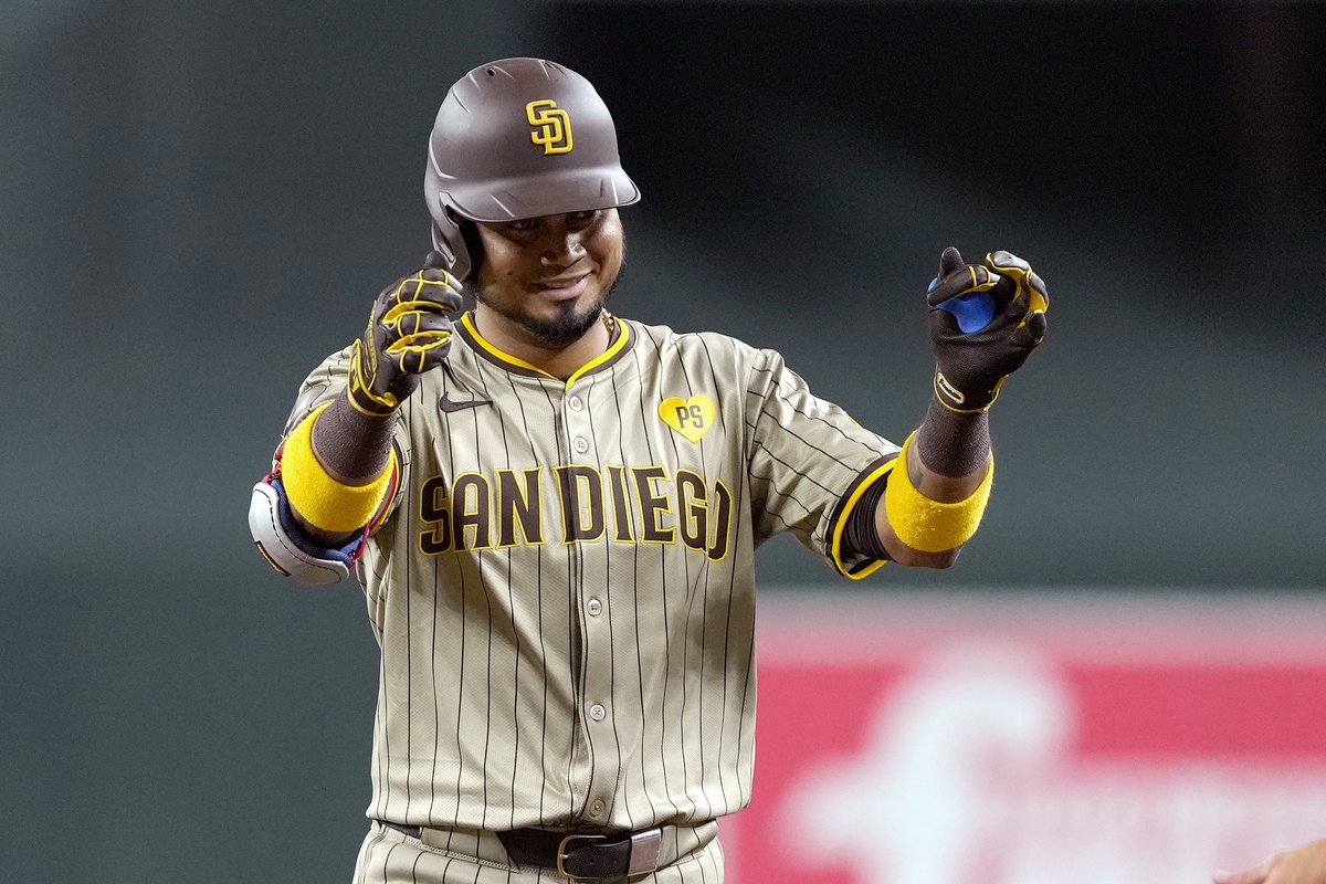 The #padres have: •won 4 in a row for the 1st time since 5 game win streak to end 2023 • #4 Arraez who is the 1st Padre to get 4 hits in his debut and on May 4th🤯 •Profar 3-for-4 again batting .347 ⭐️ •scored 20 runs so far in AZ •are back at .500 🧹🧹🧹2morrow?👀