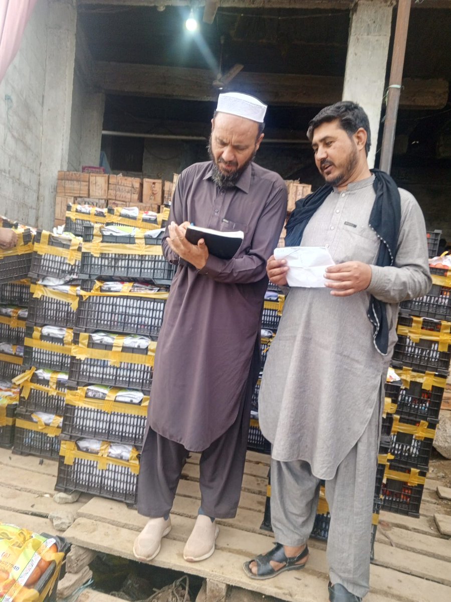 dfc_dirlower's tweet photo. Today on 05-05-2023 Price Fixation of Fruits, vegetables and poultry for Dir Lower is completed under the supervision of District Food Controller Dir Lower and Representatives of Deputy Commissioner Dir Lower. https://t.co/ql5oIawav2