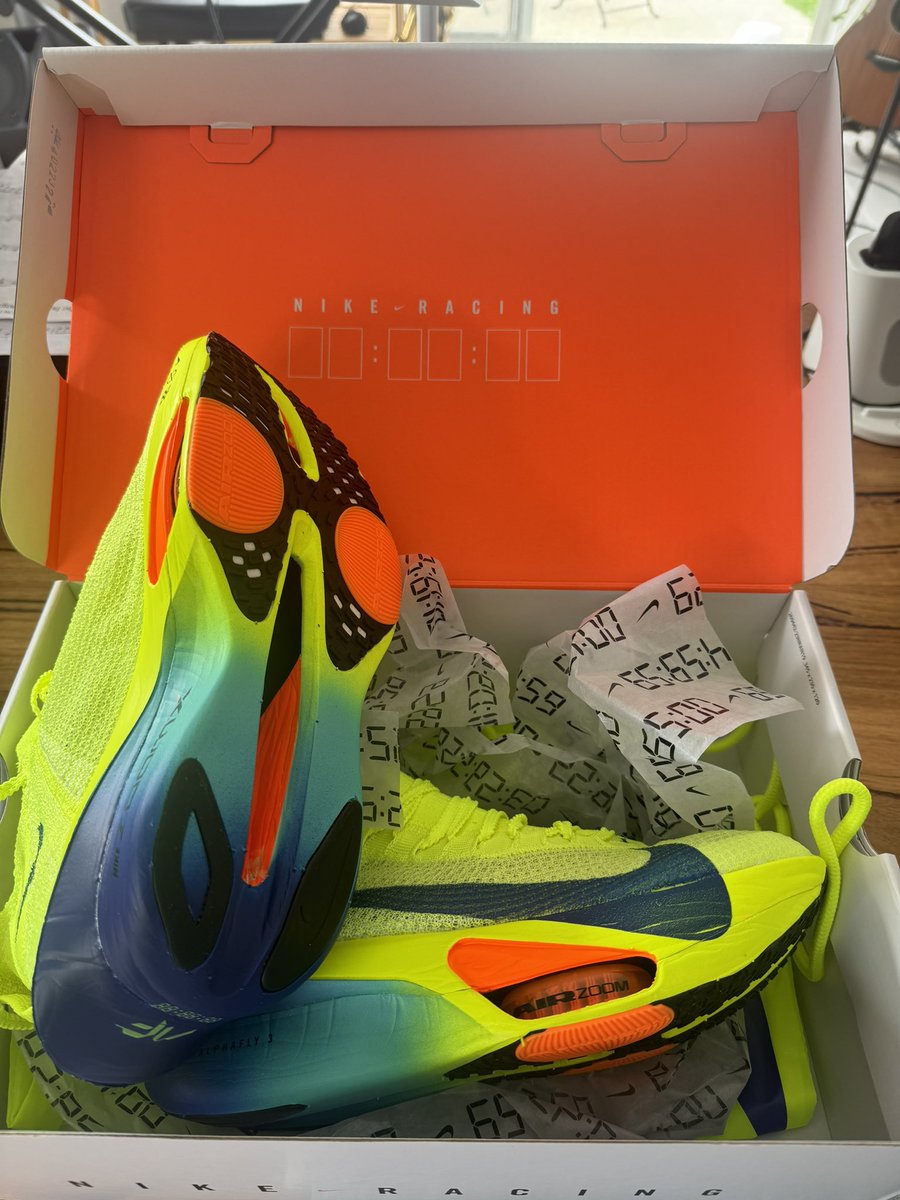 antivaxhead's tweet photo. Finally managed to get my hands on Nike Alphafly 3 a few weeks ago. Only took 4 months lol. Was timely as my original Alphafly is done and dusted after 1000km, better than I expected. #running #nikealphafly #alphalfy3 https://t.co/LPgk0X2LWx