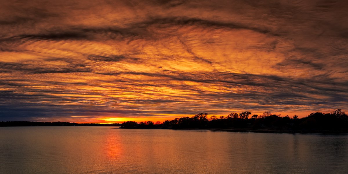 Tonight's Sunset (F1571) 'Veiled Radiance' is from December 2022.  Enjoy the view! 😎🥓🥓🥓 #sunset #sunsetphotography #texas #lakelewisville #lewisvillelake #highlandvillagetx #lake #lakelife #chuc #sky #MyHighlandVillage #hickorycreek #hickorycreektx #cloudporn