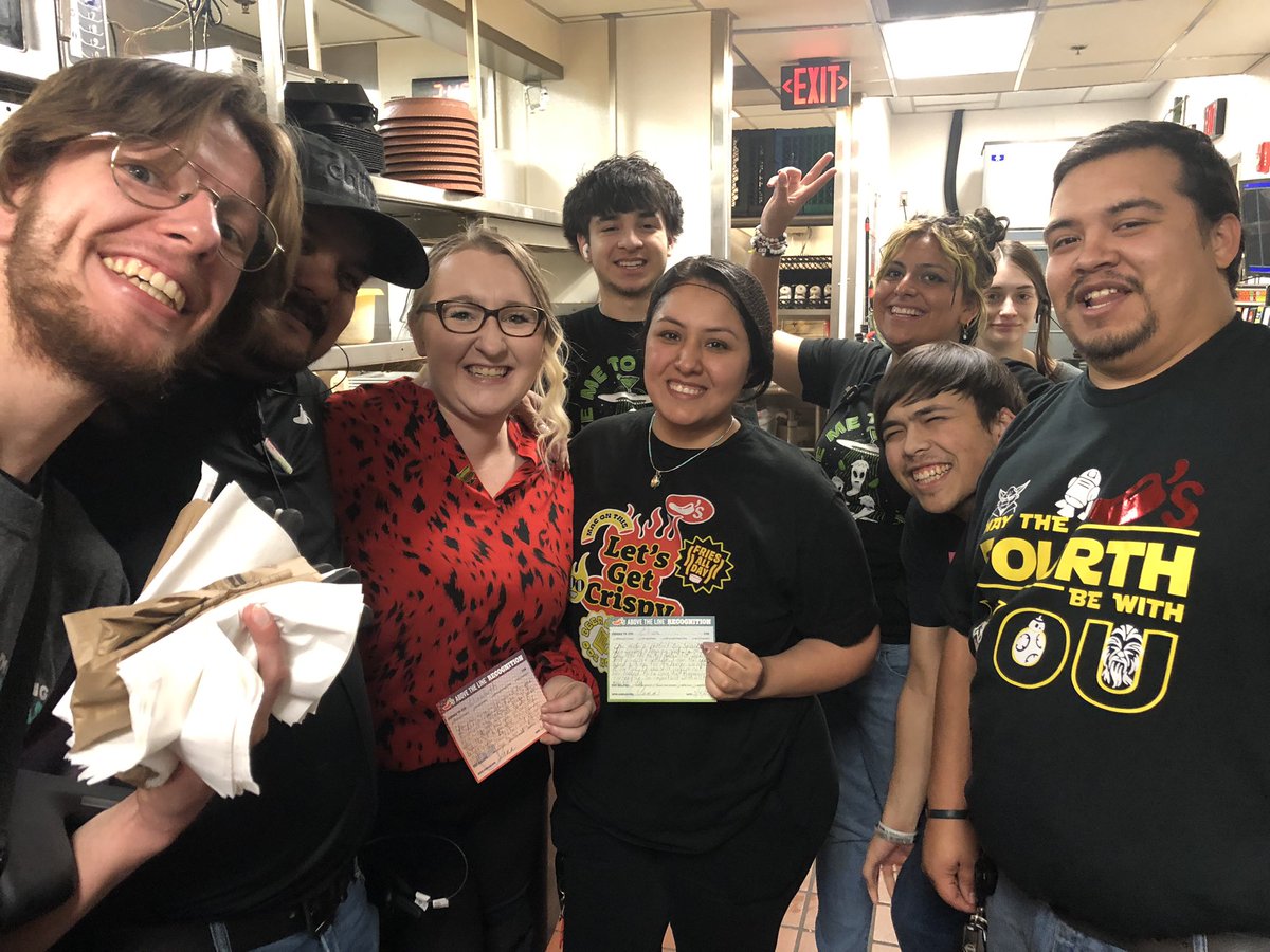 An ATL “twofer” at Enchanted Hills today! One for Elisa for executing PERFECT Big Smasher burgers & one for Elizabeth for being perfectly prepared for her Manager validation. #chilis #chilisgrow @JBarraza6 @train3rgirl @AlmaMaldon20580 @gerardooliver