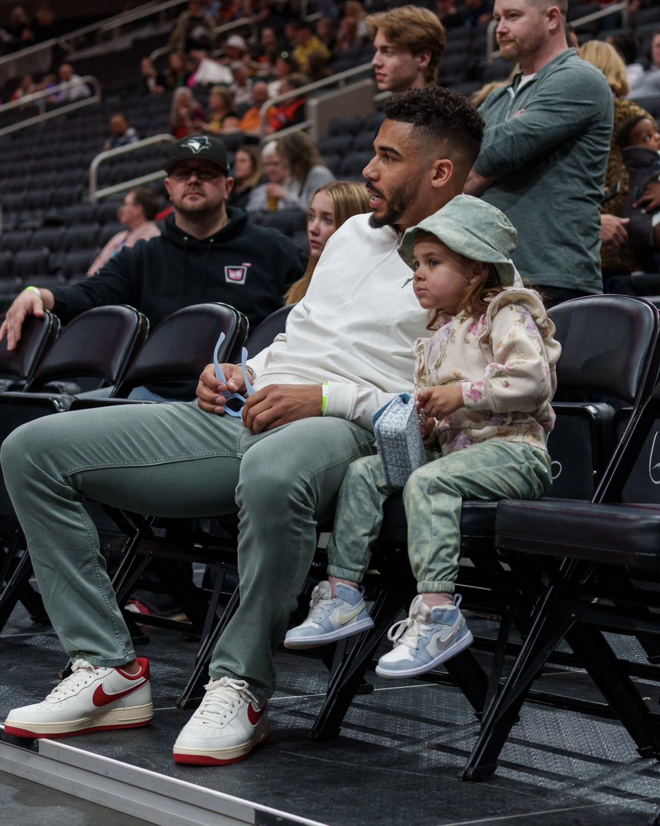 Spotted courtside at tonight’s #WNBACanadaGame at @RogersPlace 👀⛹️‍♀️