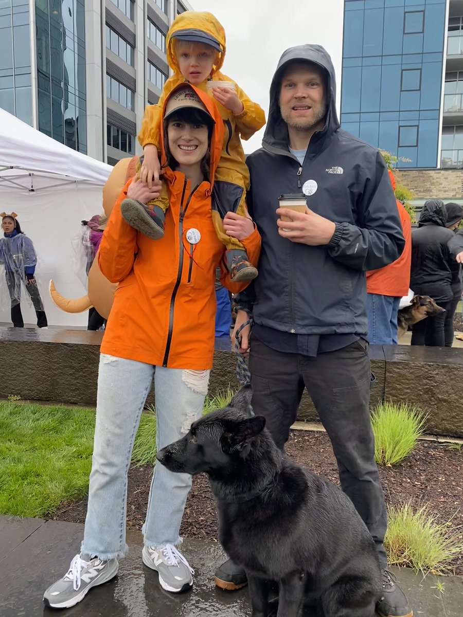 Uma, Dean, Ciro, and I had a great time at the Humane Society for Southwest Washington’s Walk/Run for the Animals! Purrfect weather for barking around! 🐶🐱