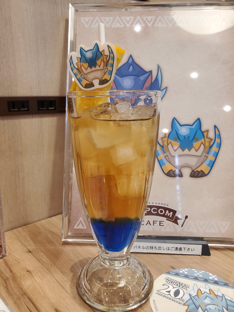 Capcom Cafe X #MonsterHunter 20th Anniversary Pop up! Menu item:

Tigrex Energy Drink 
Inspired by iconic colors & a orange slice for the claw
Blue Curacao bottom, Dekavita as the primary drink (vitamin C drink) and Sangira Syrup. You'll be roaring with energy from the citrus!
