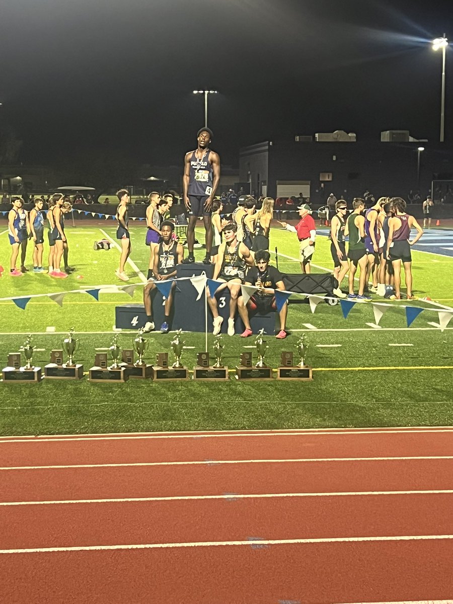 🚨SPRINTERS ON THE PODIUM🚨
<a href="/Reiss_Rinaldi/">Reiss</a> finishes 4th in the 200m and is geared up for one HECK OF A FINISH with the 400m next weekend in the ALL AZ MEET. 

<a href="/Saguaro_HS/">Sabercat Nation</a>