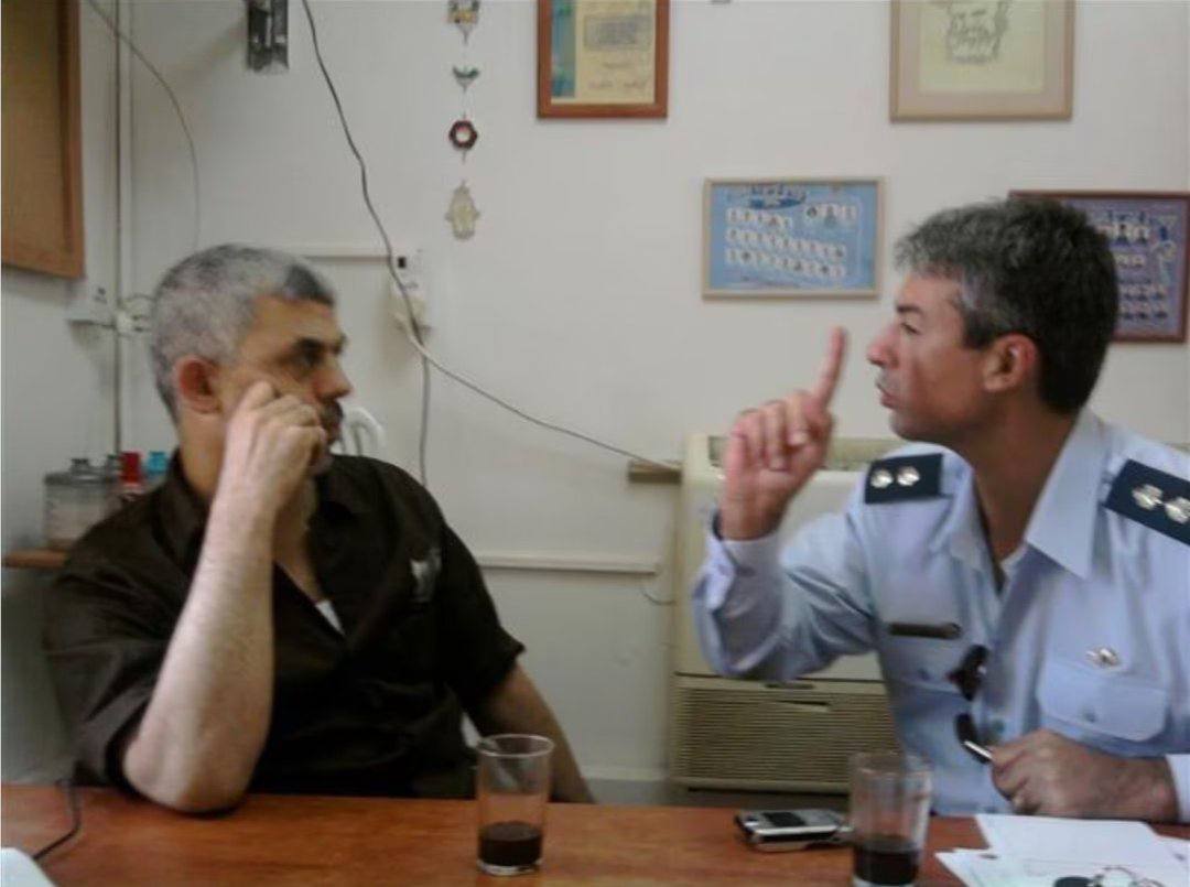 Yahya Sinwar with Yuval Biton, former head of the Intelligence Department in the Israeli Prison Service, 2011 Sinwar had promised he will storm Israel with elite forces... He promised and fulfilled on oct 7 😆