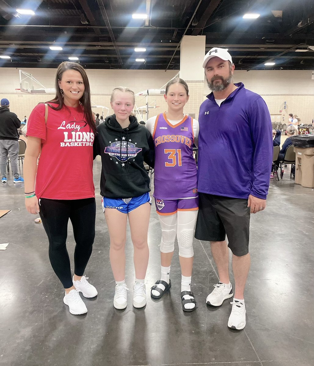 Great weekend in Knoxville watching <a href="/jada196177912/">jada ray</a> score 18 points in tonight’s game at the TN Miracle Tournament! ❤️🤍🏀