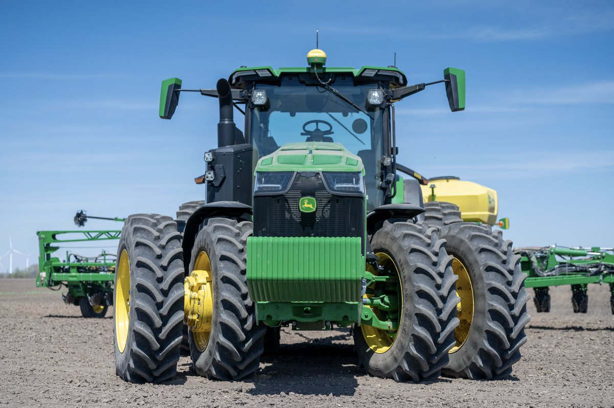 clintchaffer's tweet photo. May not be the #MillenniumFalcon but I’d still like try to make Kessel Run in under 12 Parsecs in it. PS. There’s a really cool Precision Upgrade installed on that 1775NT! 😏 #StarWars #JohnDeere #precisionupgrades https://t.co/hPgHAsvgtf