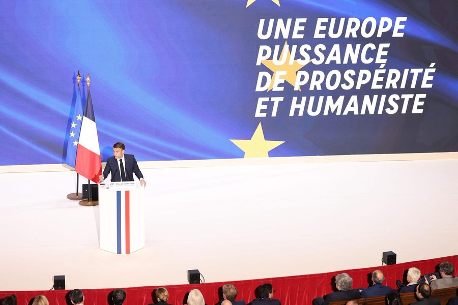 « Européennes : le discours de Macron sera compté dans le temps de parole de Renaissance ».
À la lecture de cette info, il est certain que beaucoup d’entre nous ont tout de suite pensé à une vulgaire intox. Pourtant, non, l’ARCOM vient bel et bien de claquer le beignet de notre…