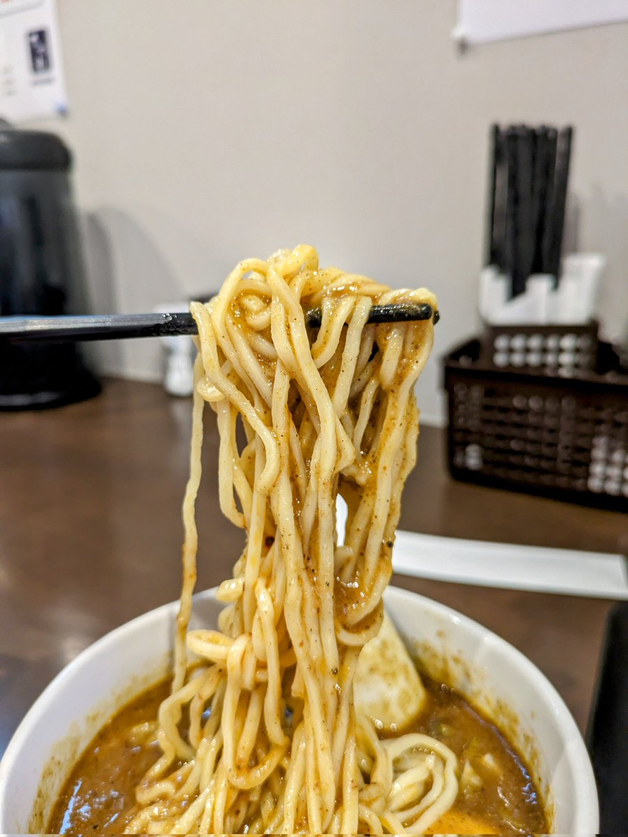 F3HA9ixArknbVOS's tweet image. 今日のラー活は三つ由✨✨#三つ由

三つ由のつけ麺ベジポタa type　大盛
TP　半熟卵✖2🥚🥚

ベジポタ濃厚つけ汁がうま〜〜い😍😍
麺にめっちゃスープに絡む😆😆
三つ由さん〜流石です❗👍👍
Xの情報だと　a type＝ajito type❗❓
ご馳走様です🙏