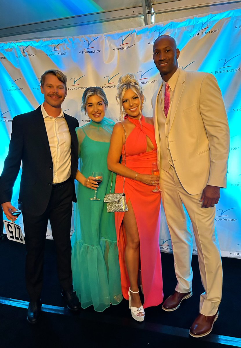 JerodWard1's tweet photo. Proud to be a part of a record breaking event last night at the 19th Annual Dick Vitale Gala raising money for Pediatric Cancer @DickieV @TheVFoundation #Cancer #motivational #inspiration #EatAdversity #ESPN https://t.co/A5Q1ozHmKg