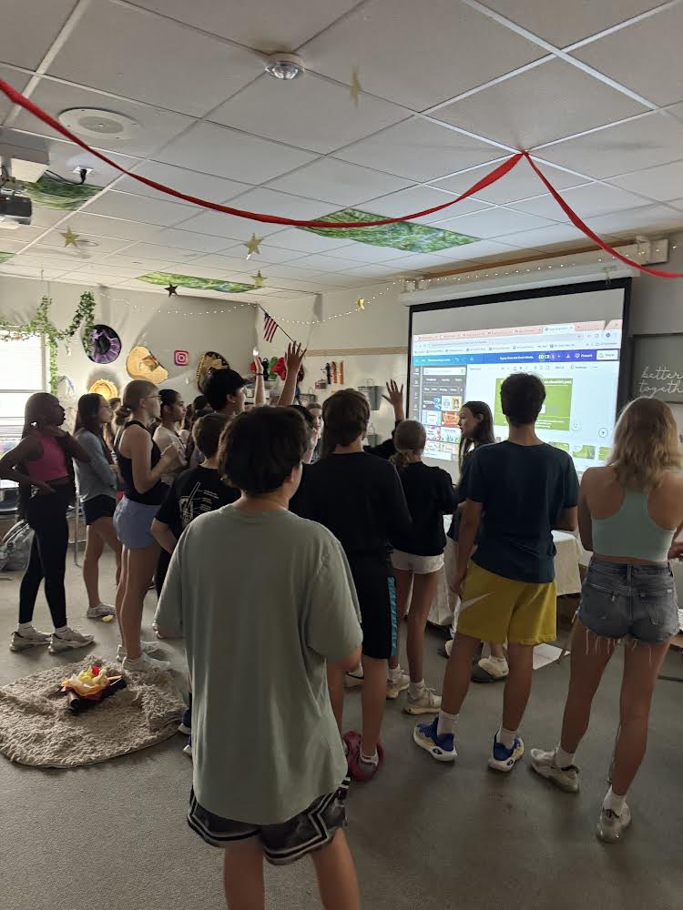 When you let 7th gr be Critical & Creative Thinkers, students can synthesize their respective research & morph their 2 ideas into an original Quest product & presentation. TV shows, four teams, the Olympics, kids' knowledge & creativity in action, FUN! #SoaringTogether💙🦅💛