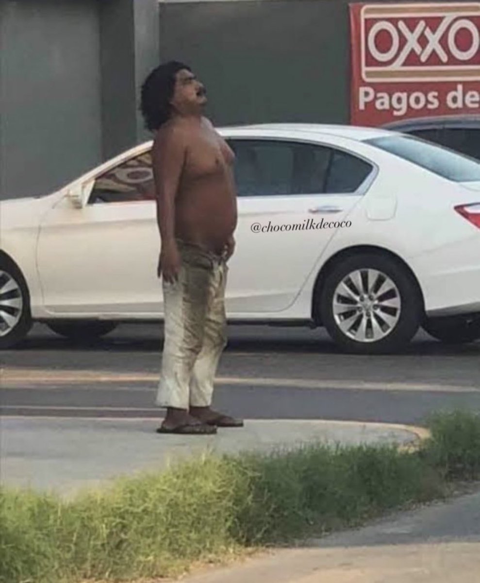 #AlPuroEstiloMexicano 

*Empiezan a cantar el himno nacional en la pelea del Canelo* 

Yo en mi casa: