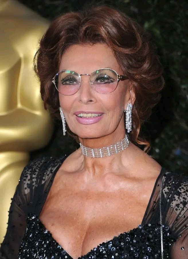 Sophia Loren. Men fell in love with her beauty, women envied her beauty. Another inverted freak. Wears a chocker to hide his Adam’s apple. Wide jawline and mouth. What’s going on with his clavicle. They don’t age well.