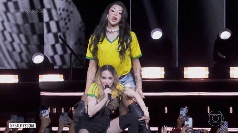 bicmuller's tweet image. CAMISA DO BRASIL É SÍMBOLO DE ORGIA VIADAGEM E PUTARIA 
REPASSE ATÉ SUA FAMÍLIA BOLSONARISTA DESISTIR DE USAR ELA 🙏🏼🙏🏼