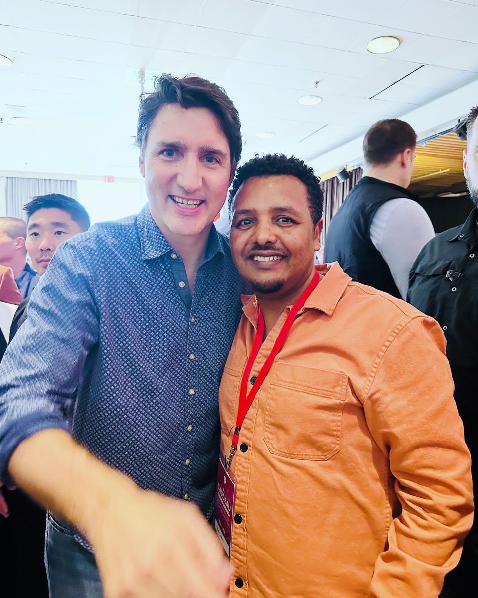 Passion attracts power! 
Focusing on what I love most - politics and community service - led to an unexpected encounter with @JustinTrudeau on a regular Saturday! Nice to meet and greet you, Mr. Prime Minister. 
#Canada
#DoWhatYouLove