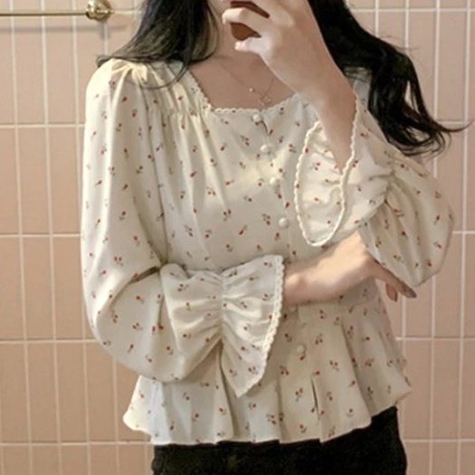 floral blouse

— a thread