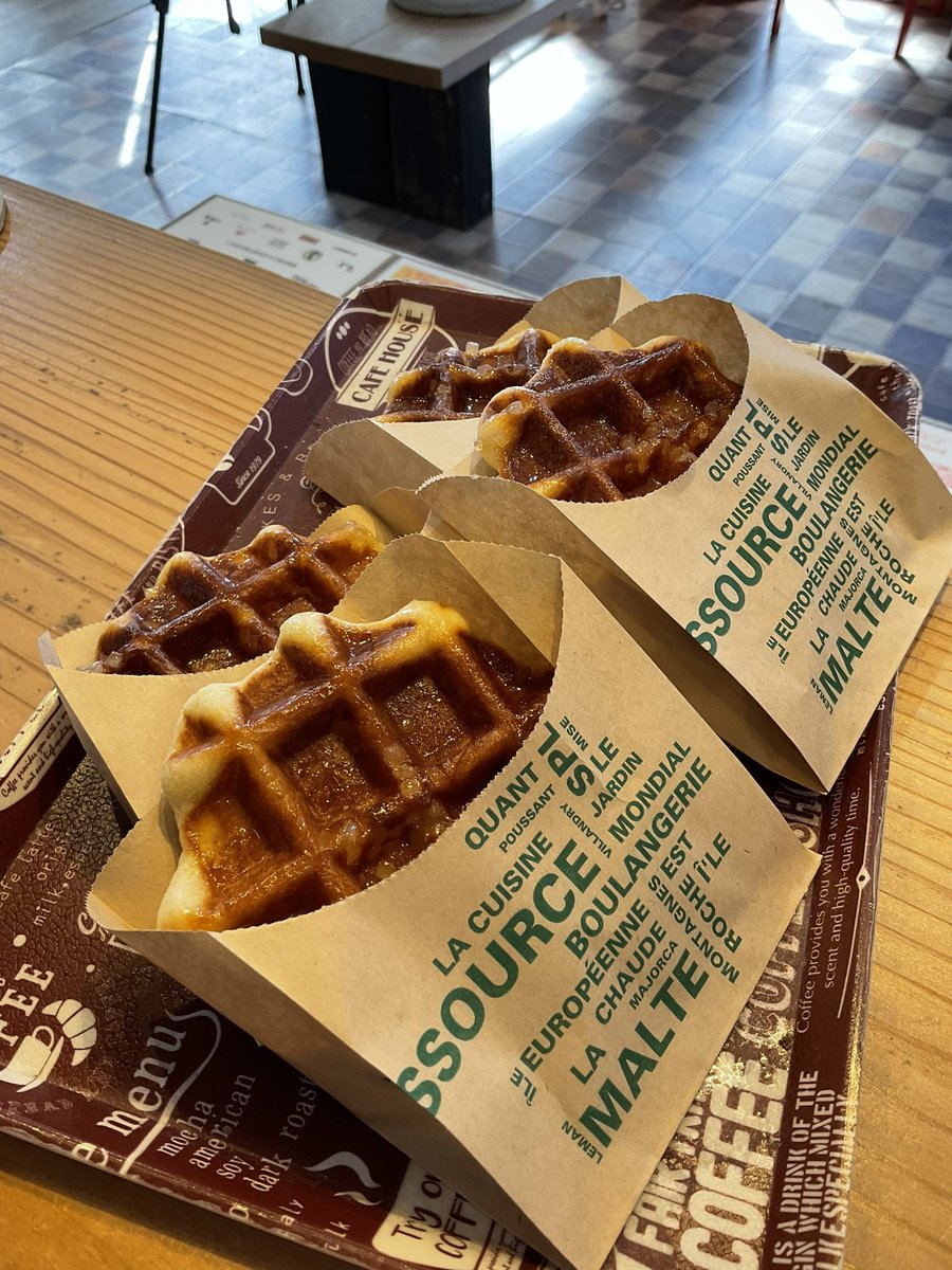 any9019's tweet photo. 季節のキッシュ、バターリッチワッフル、スコーン各種焼きます❤️
本日のバインミーはチキンです✨

子供の日スペシャル綿菓子作り無料体験開催中です！
ドリンクご購入のお客様全て対象ですので大人の方も遠慮なくどうぞ😊

#エニカフェ　#カフェ　#cafe #キッシュ　#スコーン　#ワッフル　#綿あめ作り https://t.co/TlMEsRzQUA