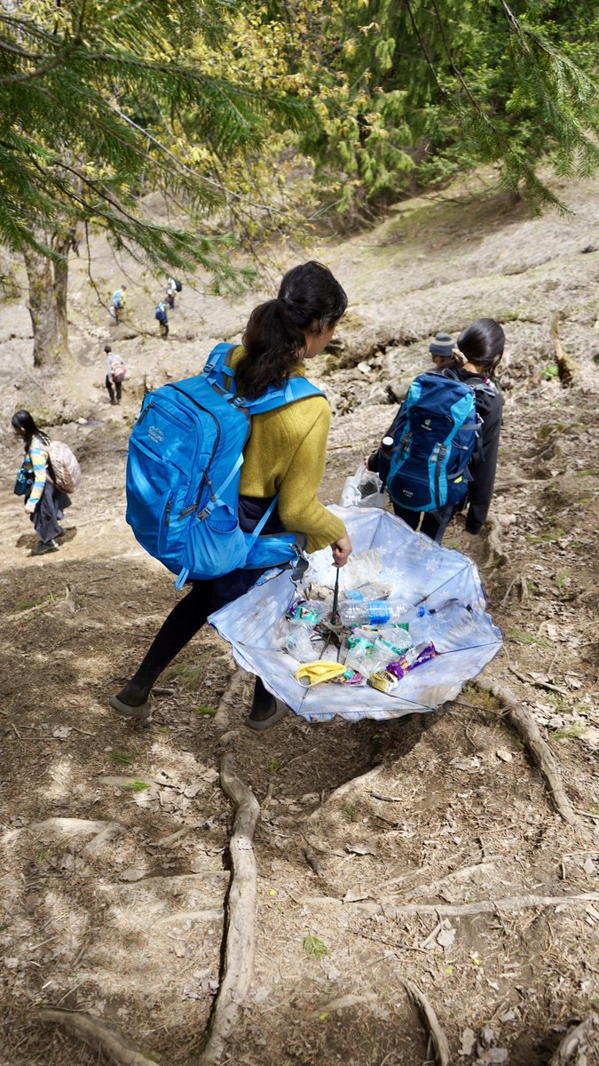 If you want you will find a way to do it Students from Manali while hiking for Bhrigu lake decided to collect strewn waste While on a trip, trek, leisure holidays we must spare a part of it for the ecosystem ☘️ #healinghimalayas