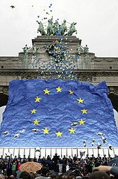 #OnThisDay 2004: Poland joins the European Union, marking a significant step in its post-communist journey and its integration into Europe. #Poland #EuropeanUnion #PoliticalHistory 🇵🇱🇪🇺