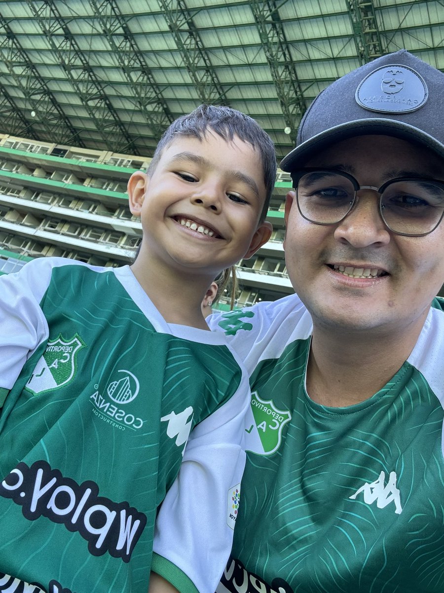 _edwinarias's tweet photo. Su primera vez en el estadio acompañando al @CaliFemenino https://t.co/aRjgXyUdgS