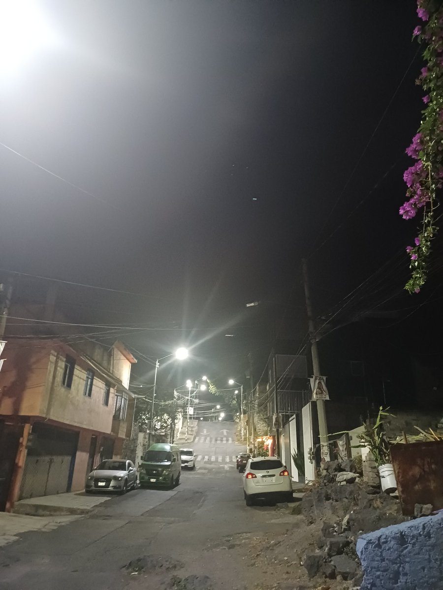 Drmikego's tweet photo. @locatel_mx @LOMMX @SOBSECDMX @TlalpanVecinos @TlalpanAl  en seguimiento al folio SUAC-0205242579357, nuevamente pido su apoyo ya que dos luminarias siguen sin encender https://t.co/ayu3GUUQnE