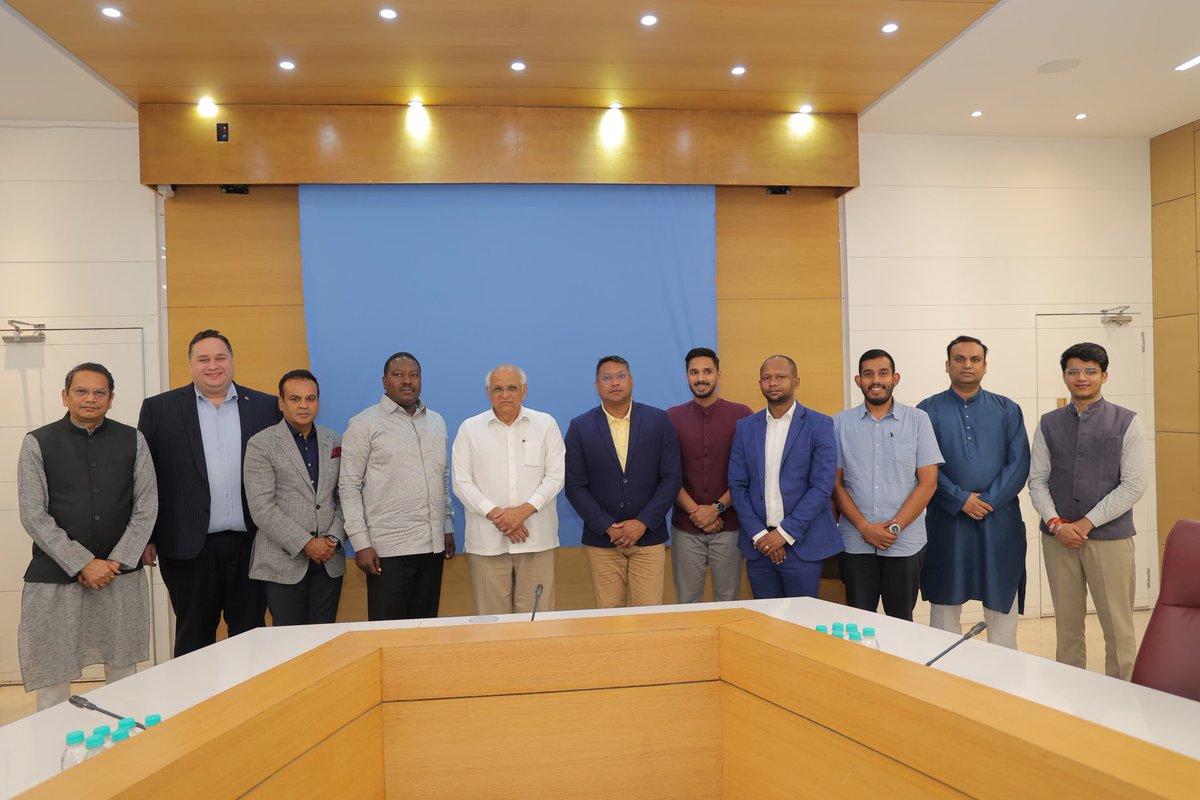 In spite of his hectic schedule, Gujarat CM Shri @Bhupendrapbjp ji took time to meet visiting delegation of political parties from Mauritius, Sri Lanka, Tanzania and Australia and shared with them key points of @BJP4Gujarat campaign.