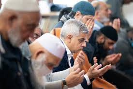 WELCOME TO LONDONSTAN IN 2024. 

THE ISLAMISTS HAVE TAKEN OVER OUR CAPITAL CITY. 

SADIQ KHAN WILL ALLOW PALESTINIANISM TO REVERBERATE AROUND EVERY HALL IN LONDON. 

BELT UP PEOPLE. IT’S GOING TO BE A BUMPY RIDE FOR THE UK JEWS.
