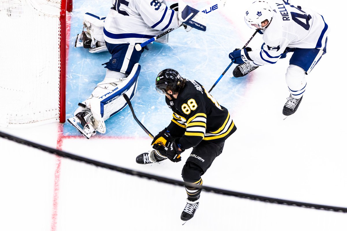 NHLBruins's tweet photo. THAT FETTUCCINE FINISH 🤌 https://t.co/CVDEL96FkA