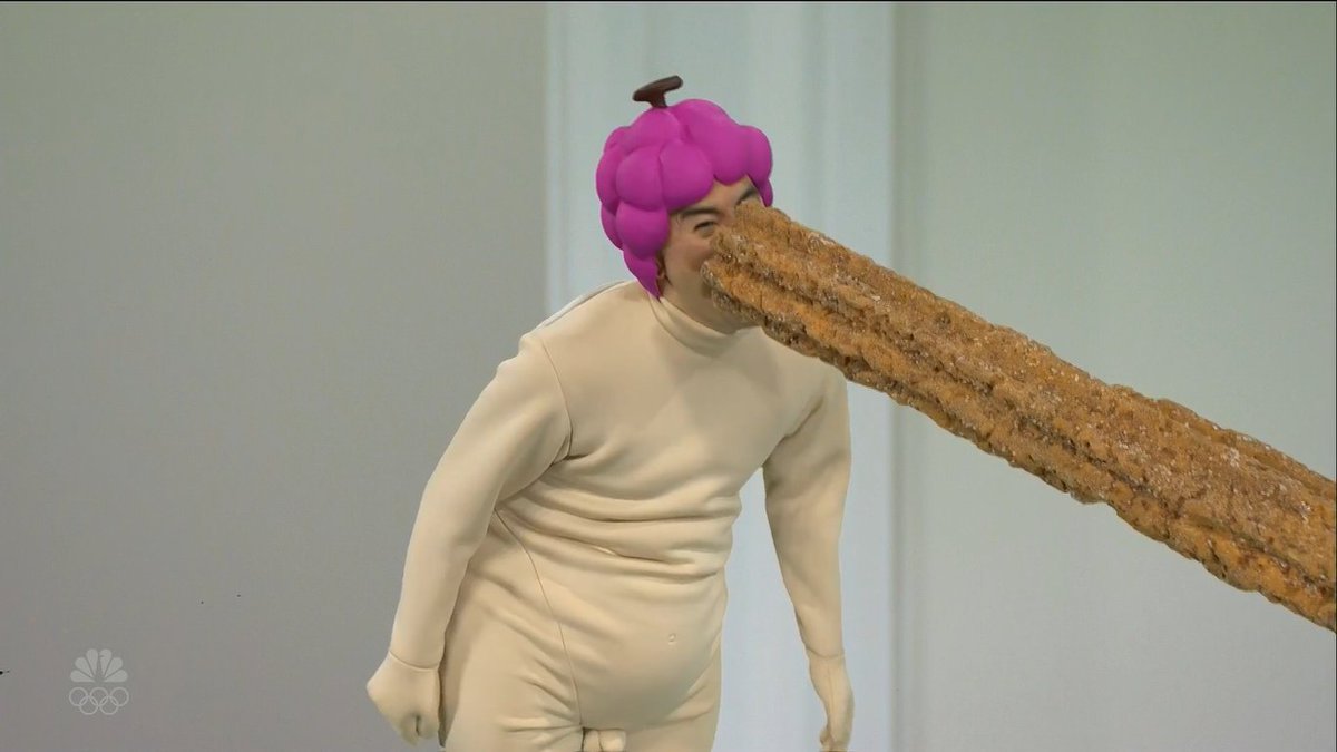 This Sunny Angel loves churros. 
#SNL @nbcsnl #BowenYang